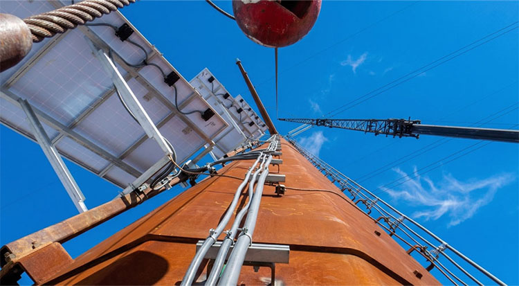 Solar LED obstruction lighting on transmission tower