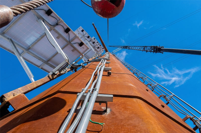 Solar LED obstruction lighting on transmission tower